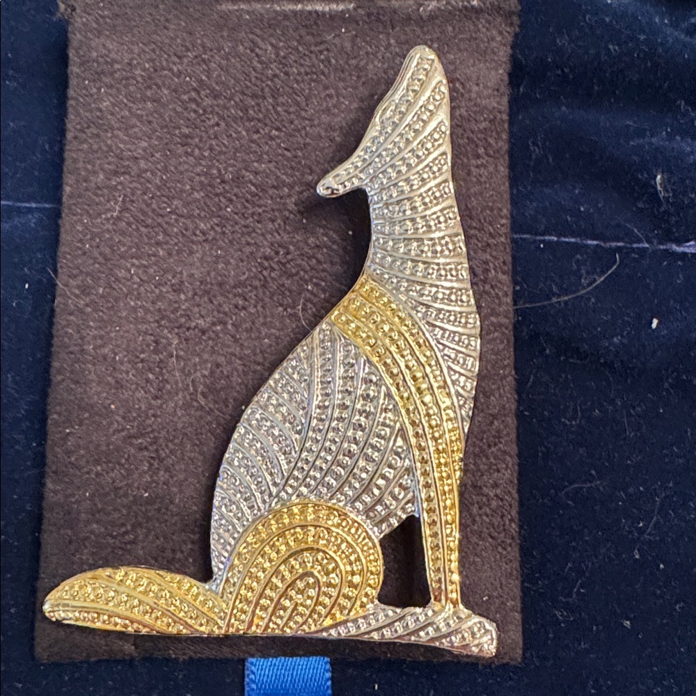 PARK LANE COYOTE  two toned art deco pin 🐈‍⬛